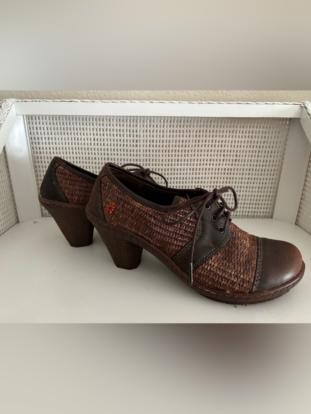 ART Company Brown Woven Leather Lace-Up Heels Near New - Size 39/8.5